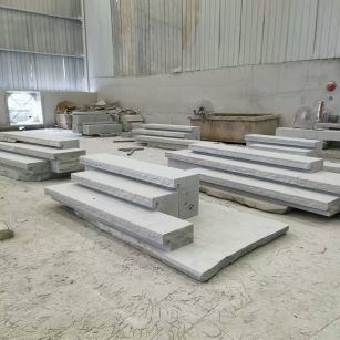 福建 整石台阶（大面火烧+侧面自然面），出货前厂内拼装