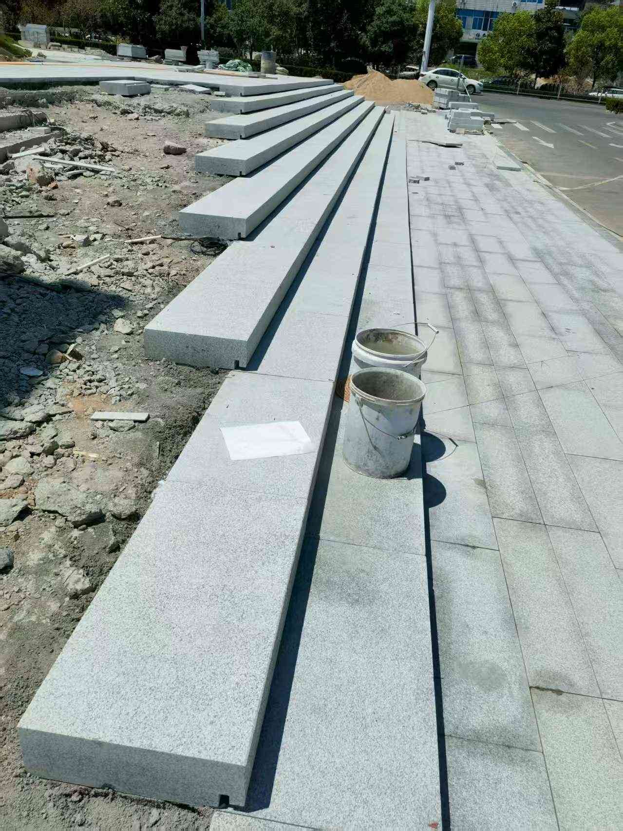 福建 芝麻白整石台阶，施工现场
