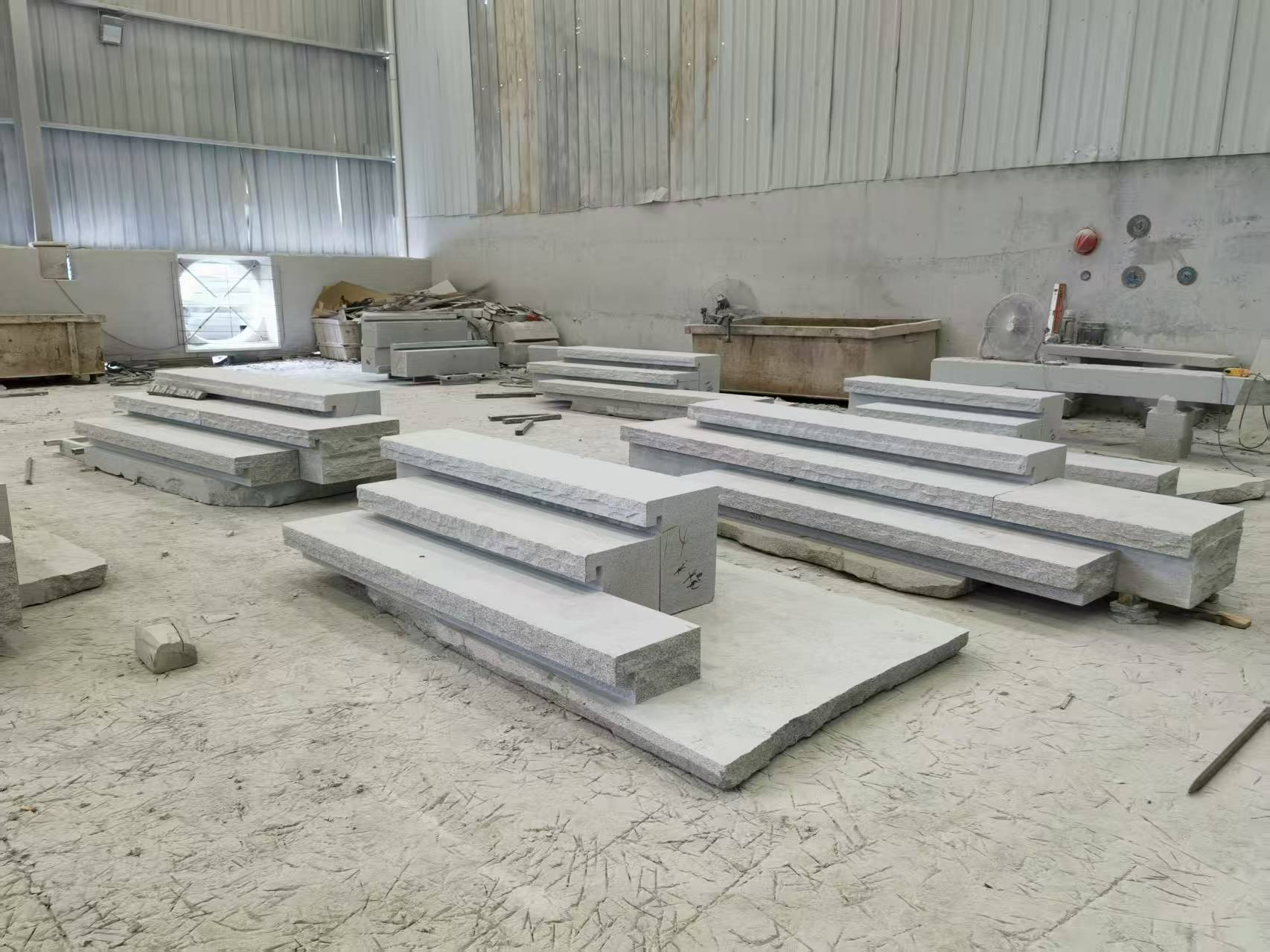 福建 整石台阶（大面火烧+侧面自然面），出货前厂内拼装