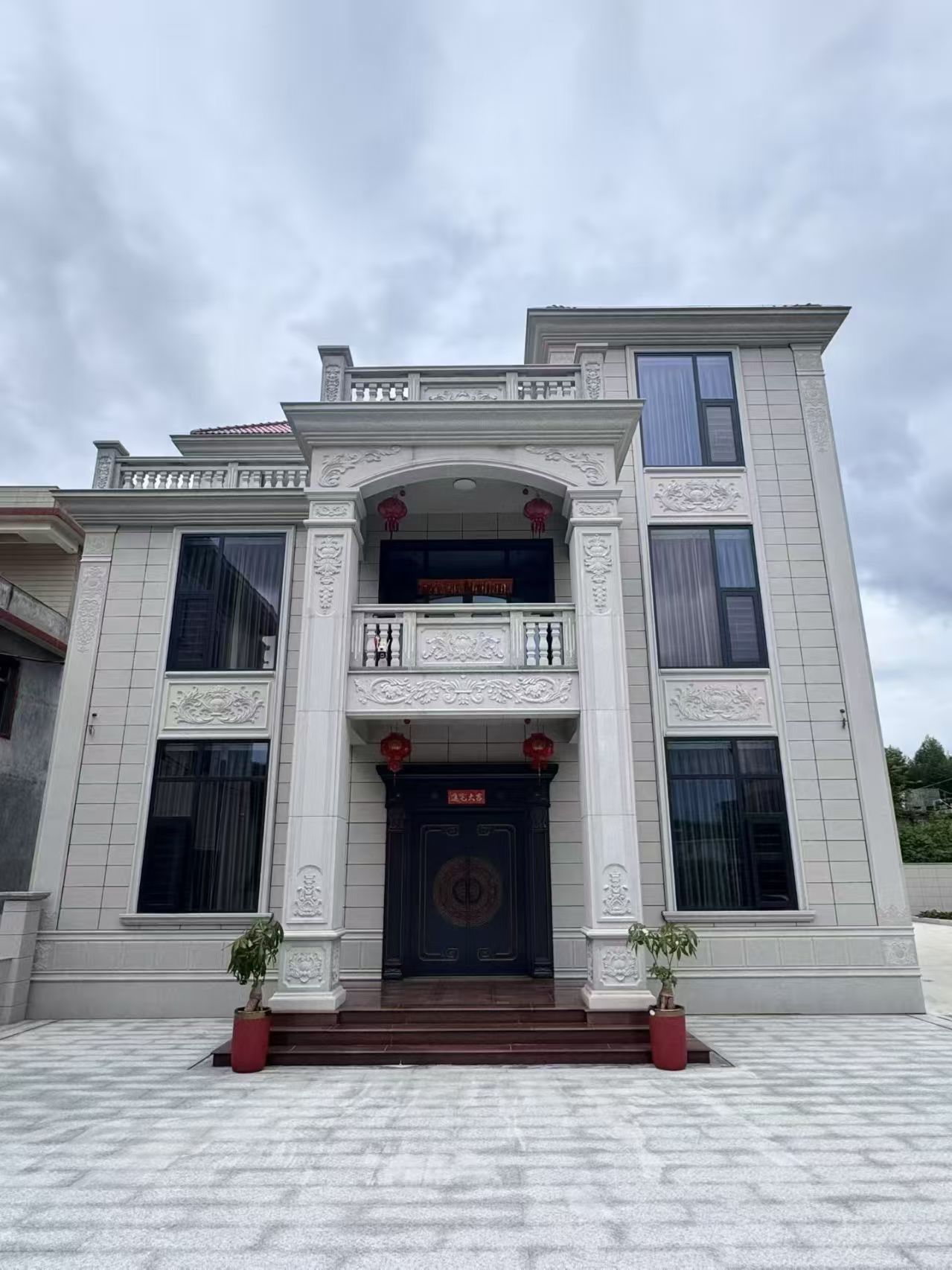 福建 芝麻白石材别墅干挂案例展示