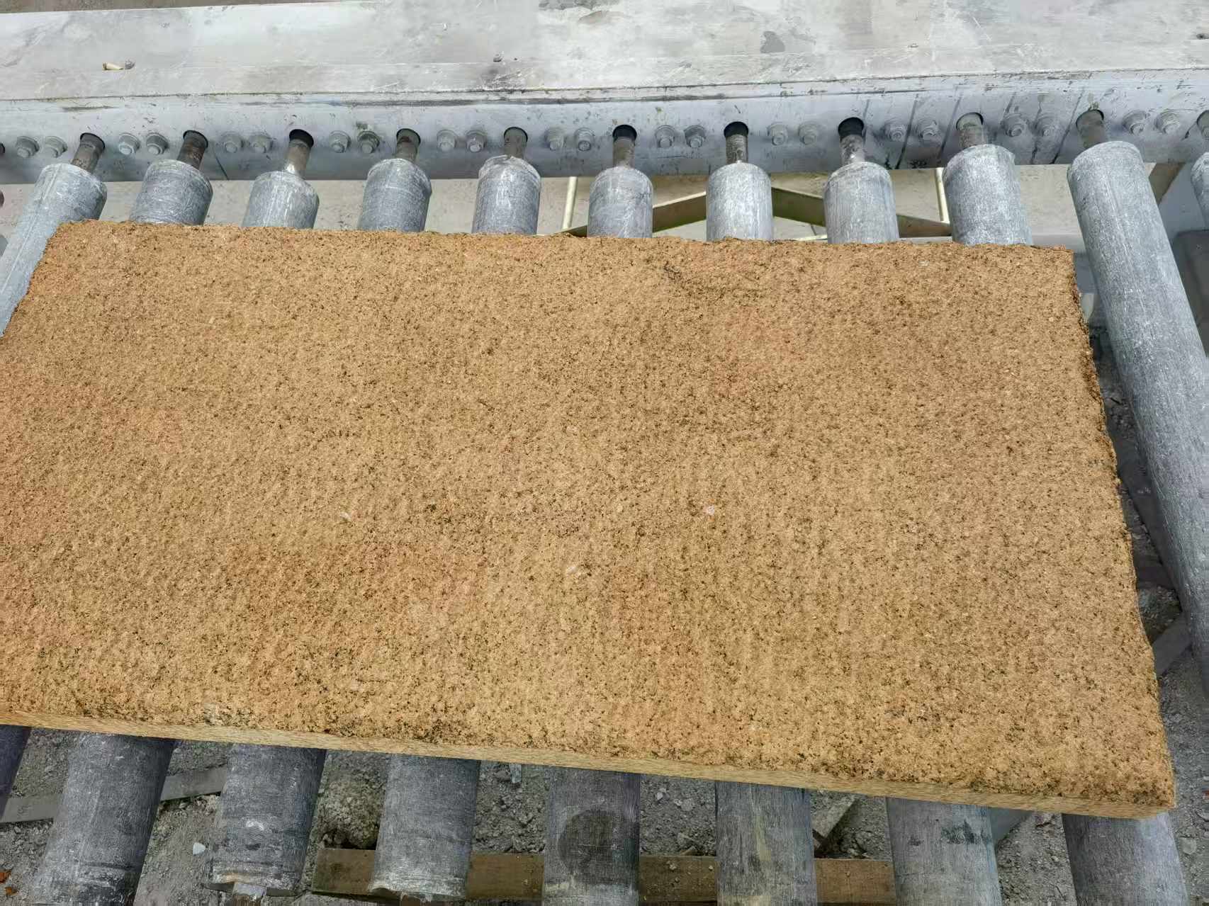 福建 菠萝面老石板，做旧仿古石，流水线生产加工